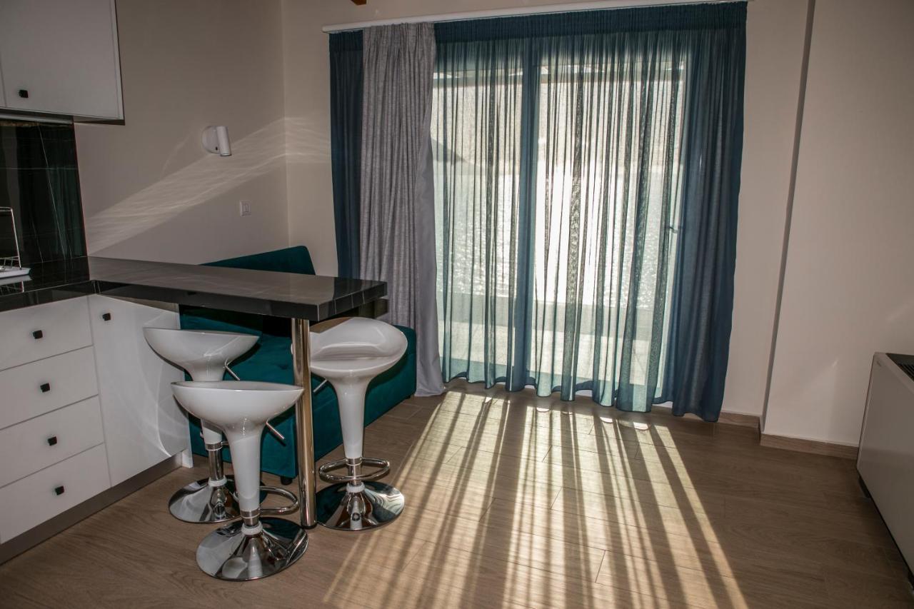 Hotel Alexander Mýtikas エクステリア 写真