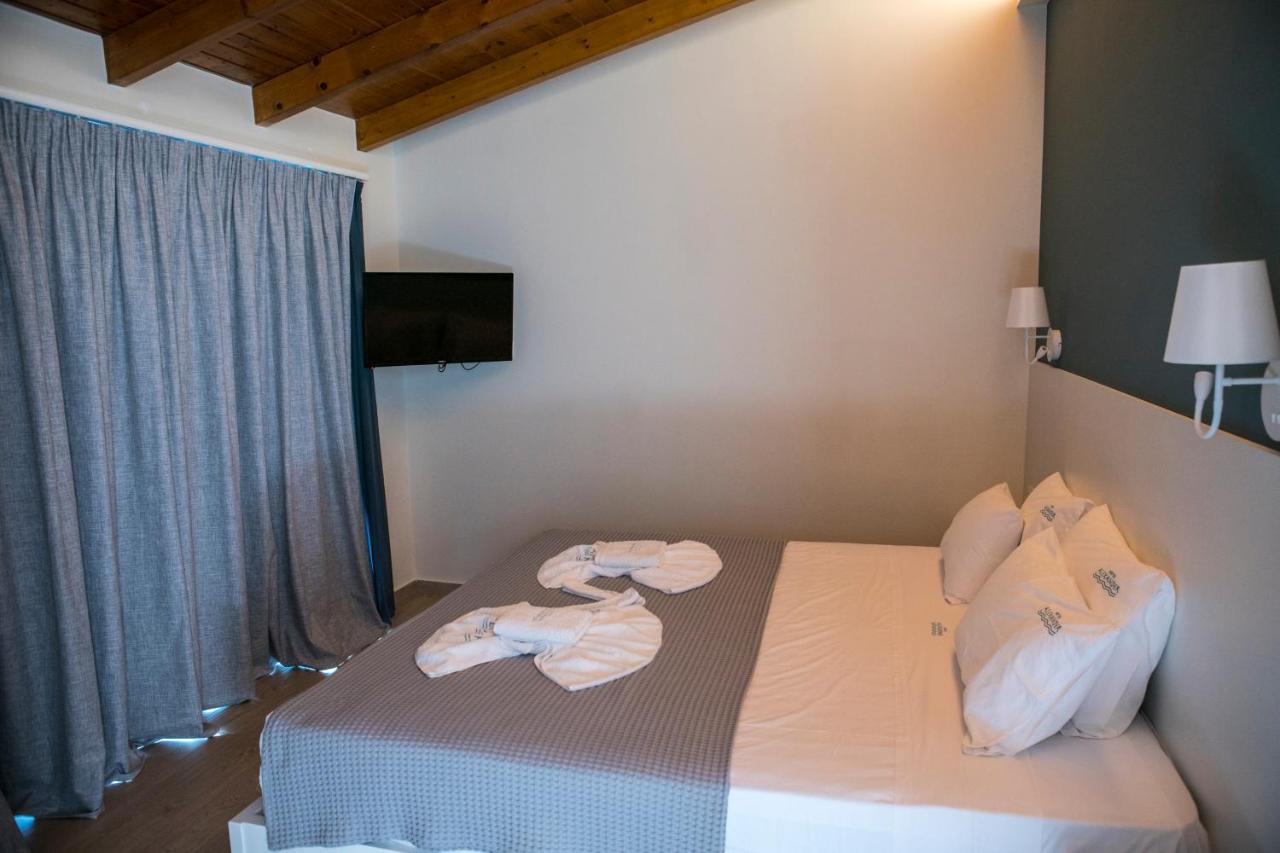 Hotel Alexander Mýtikas エクステリア 写真