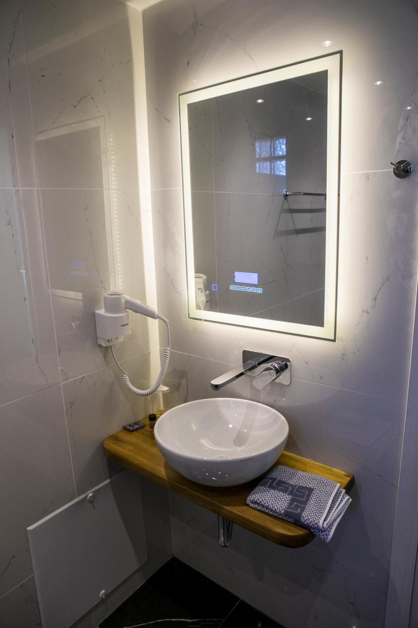 Hotel Alexander Mýtikas エクステリア 写真