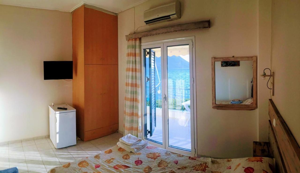 Hotel Alexander Mýtikas エクステリア 写真