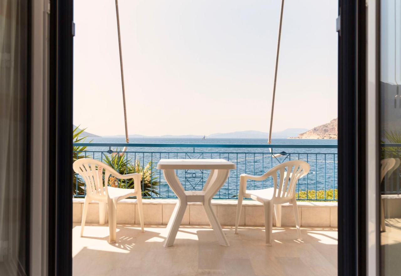 Hotel Alexander Mýtikas エクステリア 写真