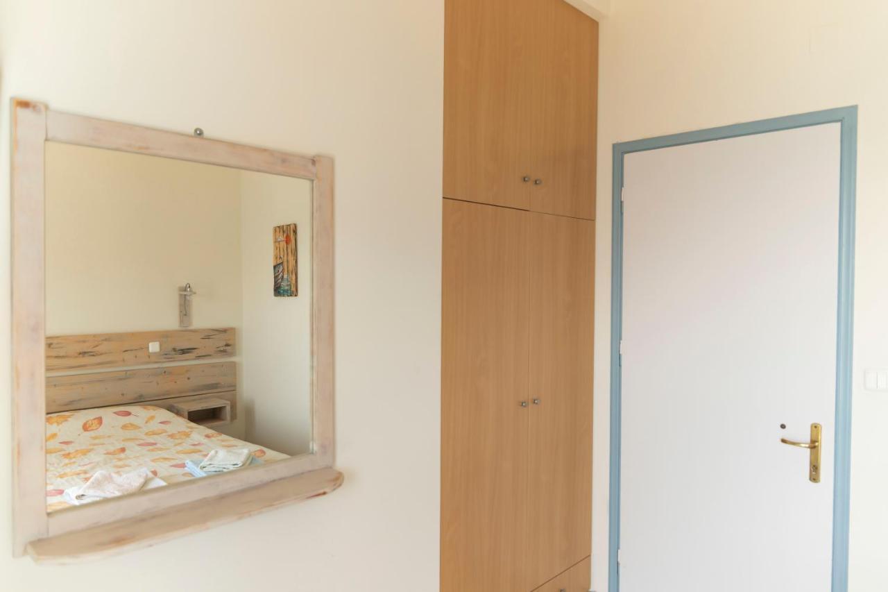 Hotel Alexander Mýtikas エクステリア 写真
